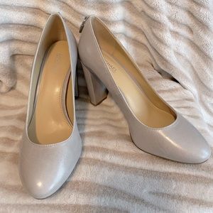 New in box Michael Kors size 6.5 Leather Mira Flex Pumps. Color is Aluminum.